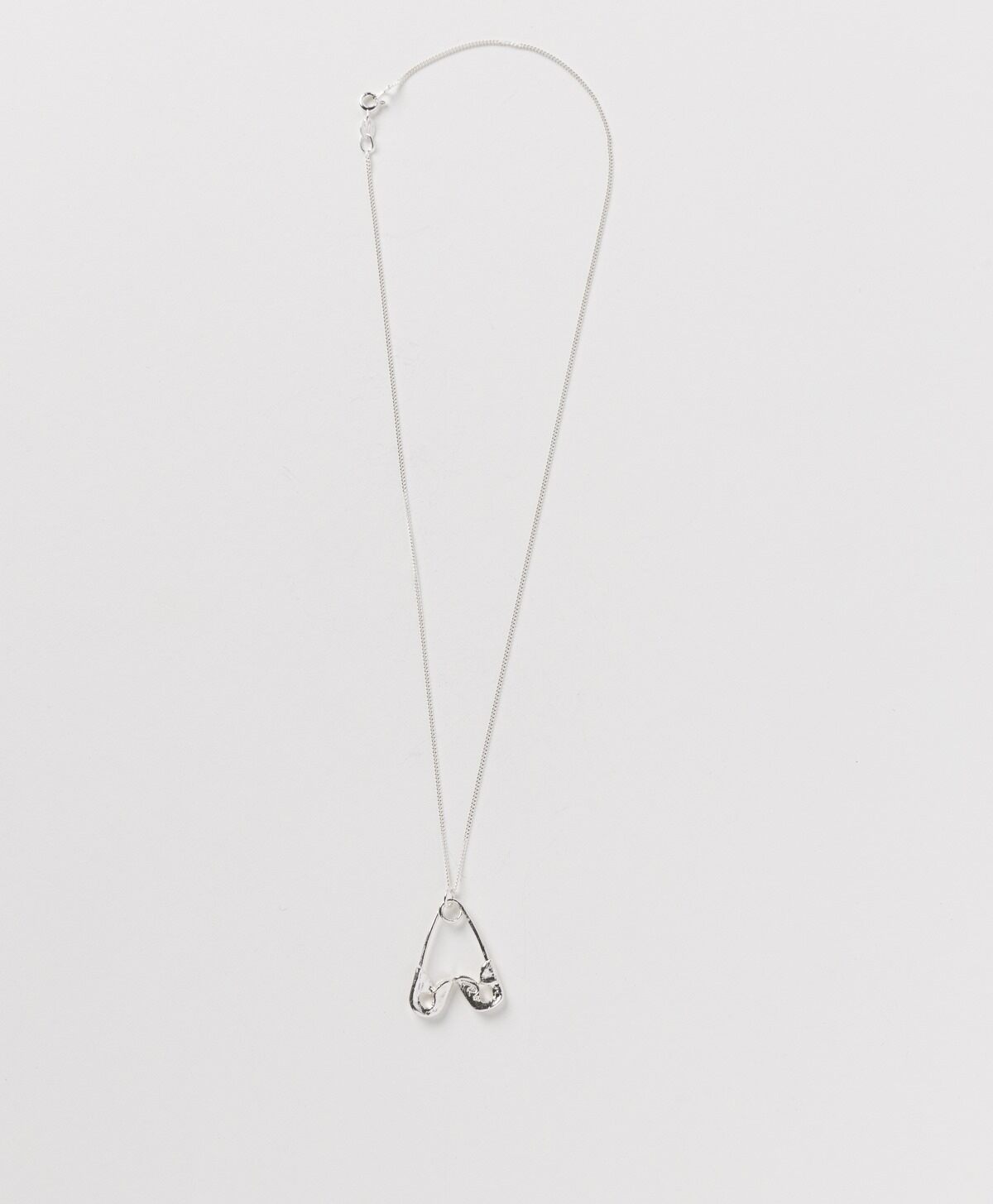 UNDERGROUND SUNDAE - SILVER SAFETY PIN HEART NECKLACE