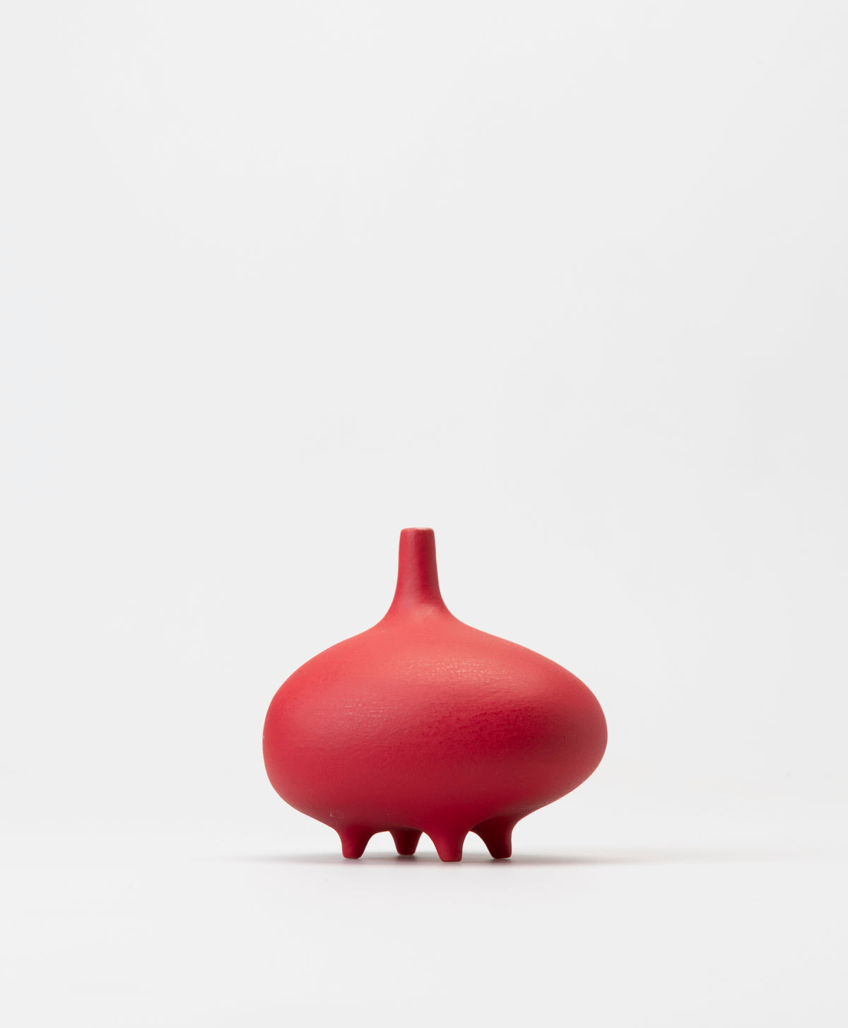 BUZZBY AND FANG - CRIMSON BINTER VASE - CRIMSON