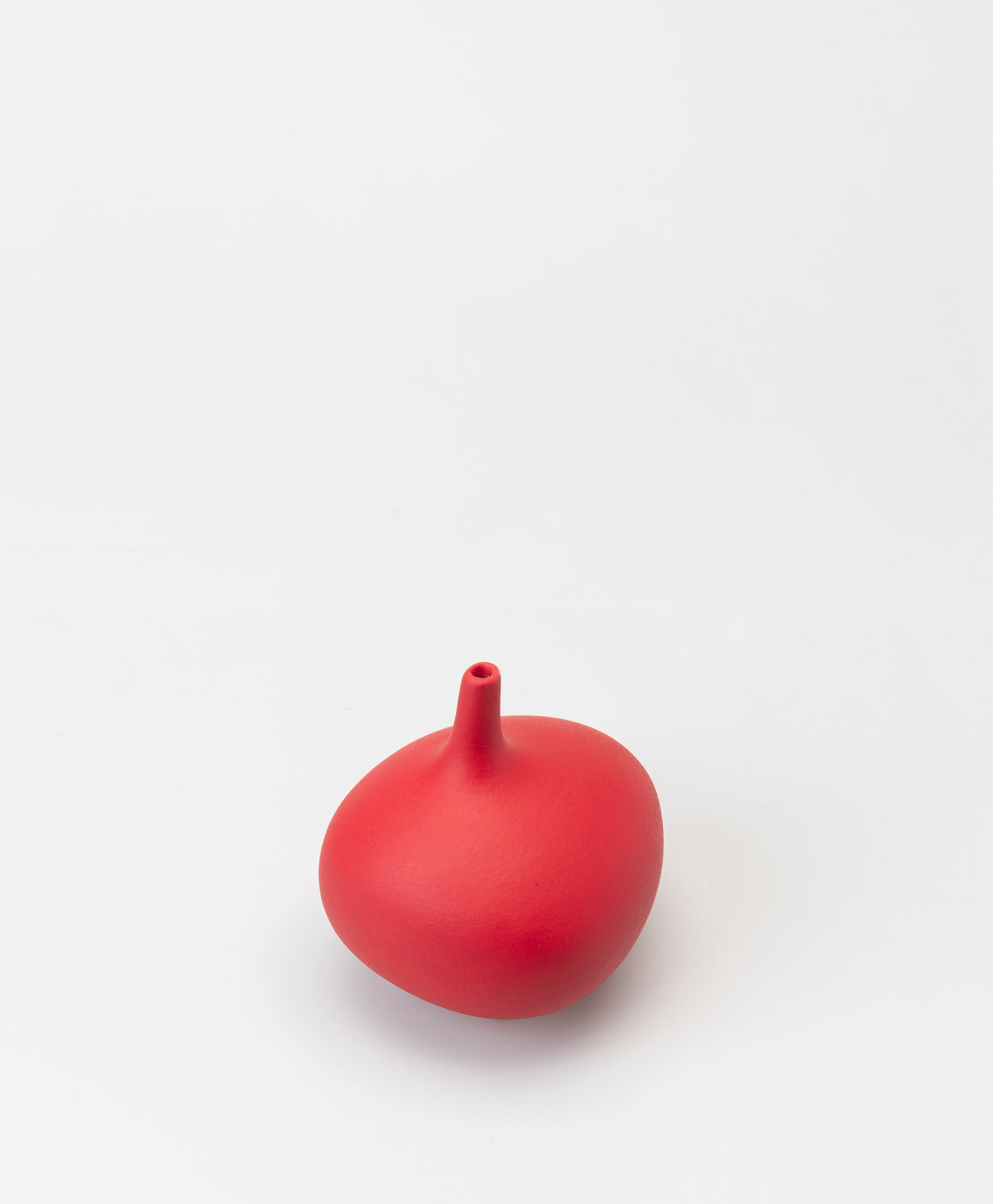 BUZZBY AND FANG - CRIMSON BINTER VASE - CRIMSON