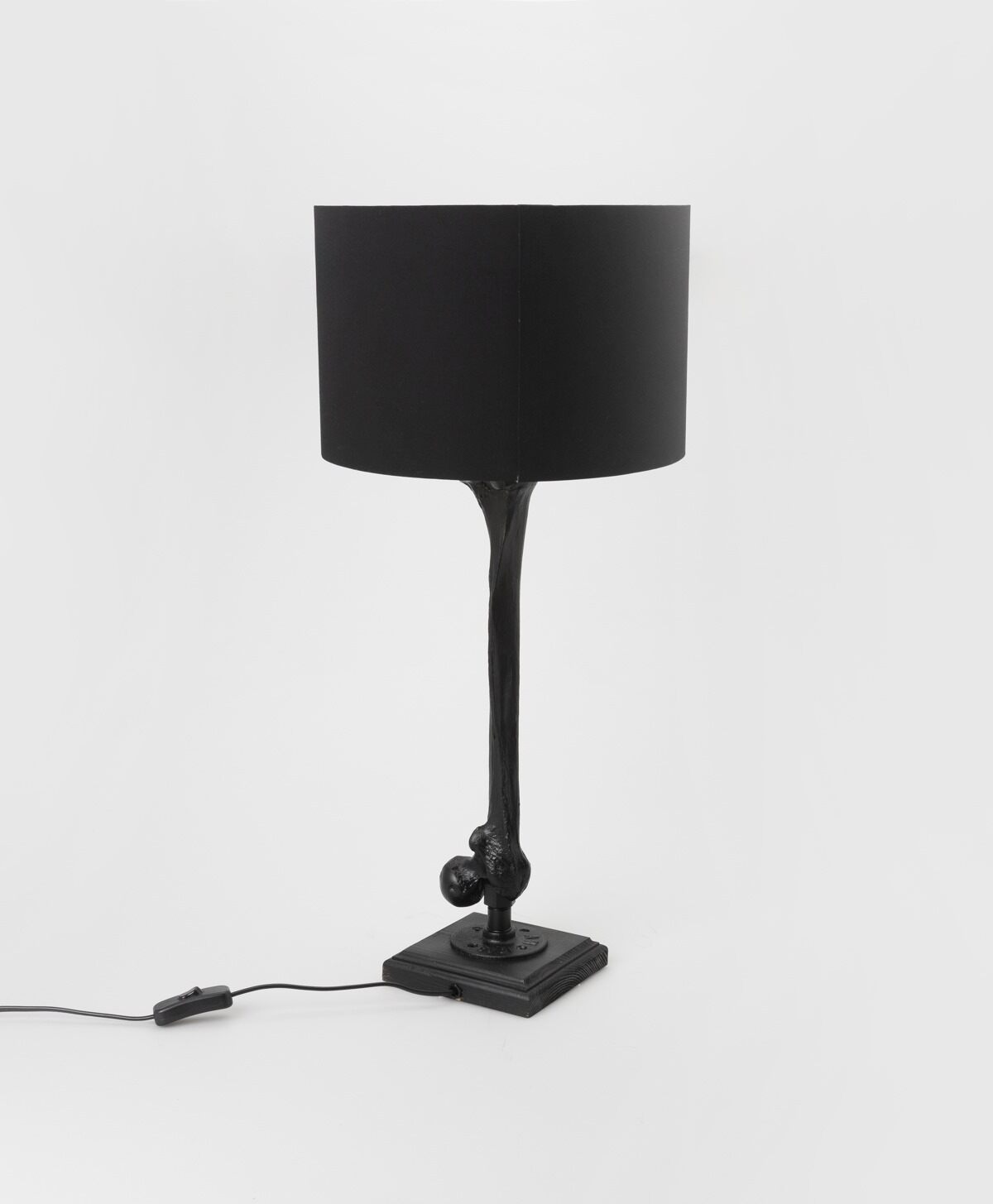THE BLACKENED TEETH - THE FEMUR TABLE LAMP IN BLACK WITH GOLD INNER SHADE