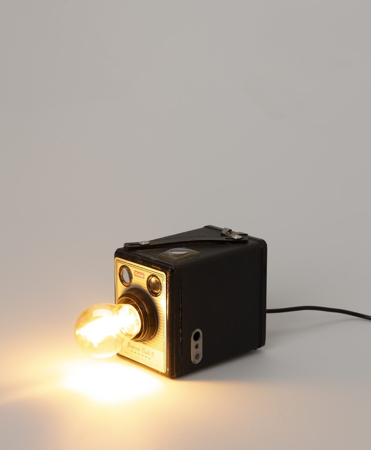 UPSWITCH - BOX BROWNIE CAMERA LAMP - FRONT FACING